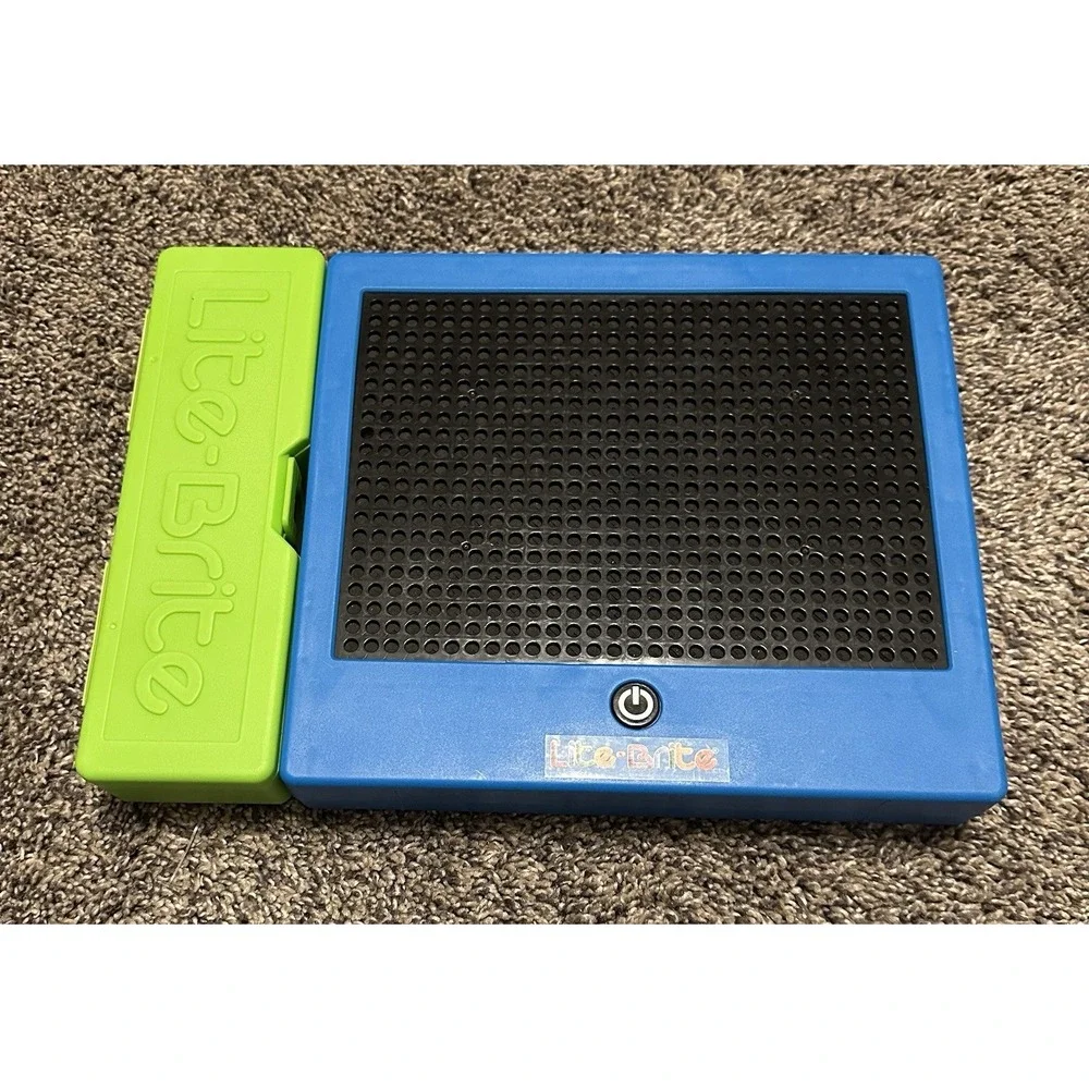 Lite-Brite Toy 2014 #1786 Hasbro Children's toy Battery Geometric Shape Pegs